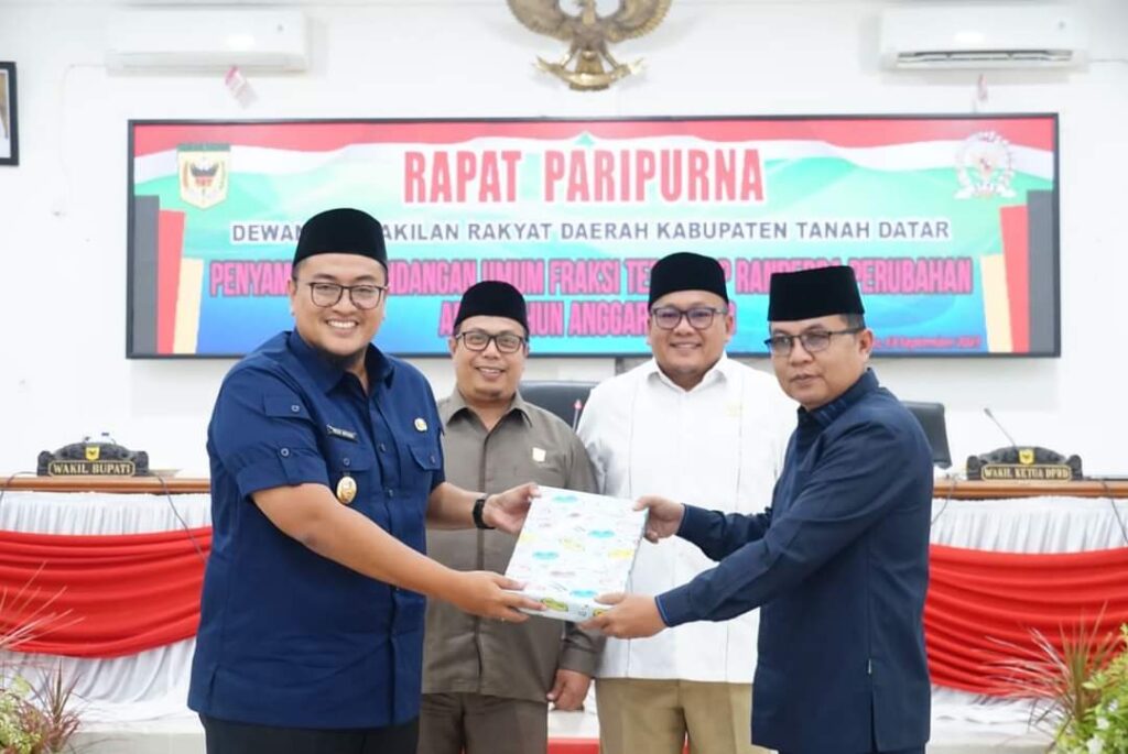 DPRD Tanah Datar Sampaikan Pandangan Umum Ranperda APBD Perubahan 2023