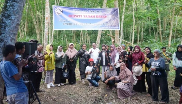 Bupati Eka Putra Hadiri Syukuran Berburu Hama Tupai