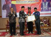 Peduli Pendidikan Islam, Bupati Raih Penghargaan Dari UIN MY Batusangkar