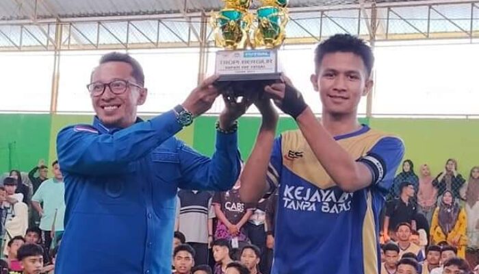 SMA Negeri 1 Batusangkar Juara Bupati Cup Futsal Tingkat SLTA Tahun 2023
