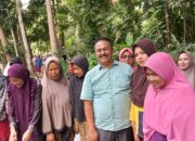 Lelang Tiga Lubuak, Suherman dan Khairul Abdi Bagi Ikan Kepada Masyarakat Nagari Tanjung
