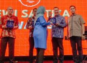 Penghargaan ‘Dewi Sartika Awards’ untuk Bupati Rusma Yul Anwar dan Lima Bupati Lainnya