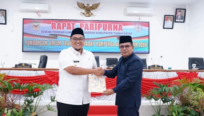 8 Fraksi DPRD Tanah Datar Sampaikan Pandangan Umum Ranperda APBD 2024