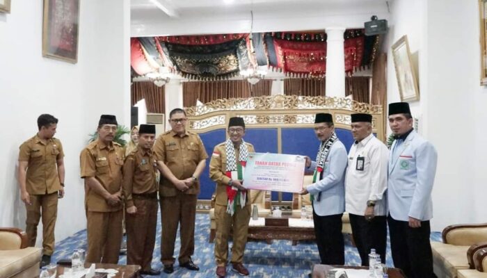 Pemkab Tanah Datar Serahkan 609 Juta Lebih Donasi Untuk Palestina