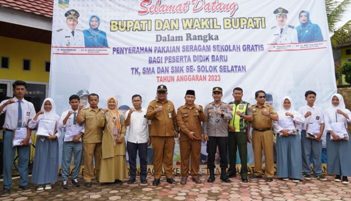 Masyarakat Sangir Jujuan dan Sangir Balai Janggo Terima Beras Bantuan Pemerintah