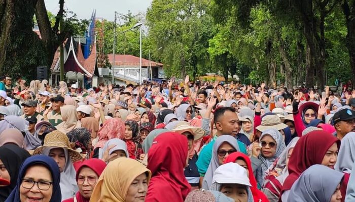 Ribuan Guru Ikuti Gerak Jalan Jantung Sehat