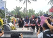 RSUP. M. DJamil Padang Gelar Upacara Tabur Bunga di Makam Pahlawan Kesehatan Dr. Mohammad Djamil