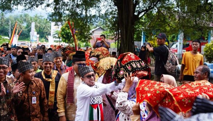 Arakan Saribu Talam Warnai Festival Pesona Pangian, Bupati Sampaikan Terima Kasih