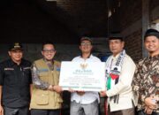 Bupati Serahkan Bantuan Bagi Korban Kebakaran Ombilin