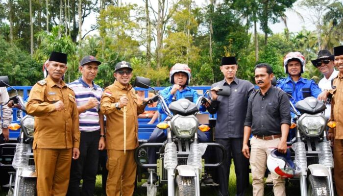 34 Bentor Diserahkan Bagi Keltan dan KWT Tanjung Bonai