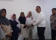 Bupati Solok Bagikan 550 Paket Sembako di Nagari Surian