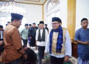 Bupati Tanah Datar Subuh Berjamaah di Masjid Makmur Simabur