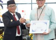 Pemko Padang Bersama Kajari Berikan Penghargaan Kepada Stakeholder Pendukung Operasi Pasar Murah