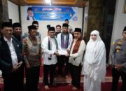 Tak Hanya Masjid, Bupati Juga Serahkan Bantuan Pembangunan Balai Adat