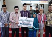 1.600 Mustahiq di Tanah Datar Terima Zakat Konsumtif Lebaran