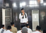 Bupati Solok Epyardi Asda Laksanakan Sholat Idul Fitri di Mesjid Agung Darussalam Islamic Center Koto Baru