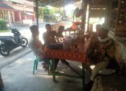 Guna Menyerap Informasi, Babinsa Manfaatkan Warung Sebagai Tempat Komsos