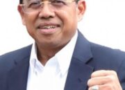 Rektor UNP Ganefri Terima Penghargaan dari Masyarakat Nagari Situjuh Batua