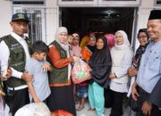 Ketua LKKS Sumbar Serahkan Bantuan Sembako Bagi Korban Terdampak Banjir Galodo