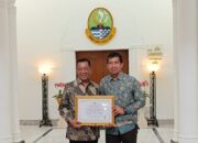 Perdana di Pesisir Selatan, Bupati Rusma Yul Anwar Terima Penghargaan Sistem Merit Dari KASN