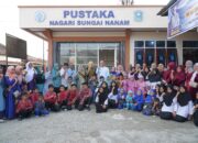 Ny.Emiko Epyardi Asda Launching Pustaka Nagari Sungai Nanam