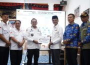 Bupati Lima Puluh Kota Serahkan Bantuan 100 Juta Untuk Tanah Datar