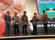 Pemko Raih UHC Award Kategori Utama, Wapres Ma’ruf Amin Serahkan Penghargaan kepada Pj Wako Sonny