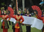 Parade Senja Berhasil Hibur Warga di Upacara Penurunan Bendera Merah Putih