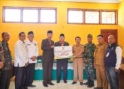 Melalui Baznas Kabupaten Solok Serahkan Bantuan Kepada Warga Yang Terkena Longsor di Nagari Sungai Abu