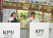 Pilkada Serentak 2024, Pj Wako Padang dan Istri Salurkan Hak Suara di TPS 1