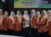 Elly Elizar Jabat Ketua DWP Tanah Datar