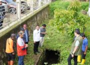 Wawako Allex Saputra Kembali Telusuri Drainase Sekitaran Pasar