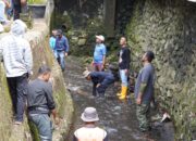 Warga Keluhkan Selokan, Wawako Allex Langsung Terjun ke Lapangan
