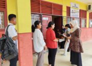 Wakil Rektor Bidang Akademik, Kemahasiswaan dan Alumni UNP Pantau Langsung UTBK di SMAN 2 Sipora