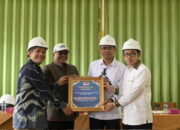 Rektor UNP Bersama Ketua MRPTNI Melakukan Kunjungan Ke Sekolah Yang Terdampak Lahar Dingin Gunung Merapi SDN 11 Lawang