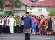 Peserta Gunakan Pakaian Adat, Upacara Hardiknas Berlangsung Khidmat