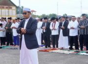 Ribuan Warga Khusyuk Laksanakan Salat Iduladha di Lapangan Bancalaweh
