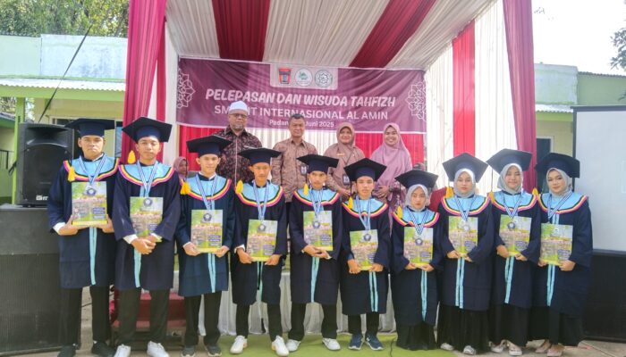 SMPS IT Internasional Al Amin Sumatera Barat Gelar Pelepasan dan Wisuda Tahfiz Angkatan III Tahun 2025