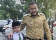 Setelah Libur Panjang Fadly Amran Walikota Padang Antarkan Anak ke Sekolah