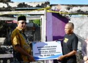 Dirut Perumda Air Minum Kota Padang Salurkan Bantuan Kepada Korban Kebakaran