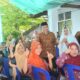 Wakil Walikota Padang Serahkan 300 Bingkisan Pendidikan dari Yayasan Sosial Lebah Muda