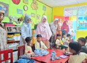Wakil Ketua Yayasan Pertiwi Kota Padang Tinjau MPLS di TK Pertiwi 1