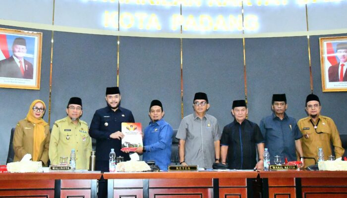 DPRD Padang Gelar Rapat Paripurna dan Sahkan Ranperda Tentang RPJMD Kota Padang Tahun 2025-2029