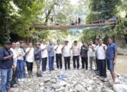 Wakil Ketua DPRD Sumbar Evi Yandri Rajo Budiman Tinjau Jembatan Roboh di Pasaman