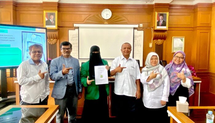 Angkat Topik _Tindak Tutur Bahasa Sugesti_, Sisca Oktri Santi Sukses Pertahankan Tesis dan Raih Magister Linguistik