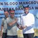 Walikota Padang Fadly Amran Tanam Pohon Mangrove