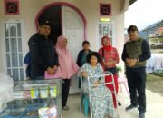 Warga Kampung Manggis Terima Bantuan Alat Bantu Jalan dari DSPPKBPPPA