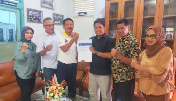 PWI Sumbar Serahkan Rekomendasi Dukungan ke Hamdanus untuk Ketua KONI