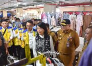 Sekda Pemko Padang Dampingi Wamen PU RI Kunjungi Pasar Raya Padang Fase VII