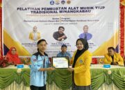 UNP Gelar Pelatihan Kearifan Lokal Pembuatan Alat Musik Tiup Tradisional